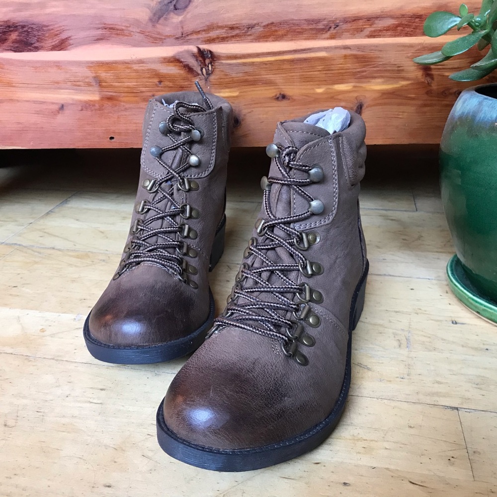 MIA Alexa Boot